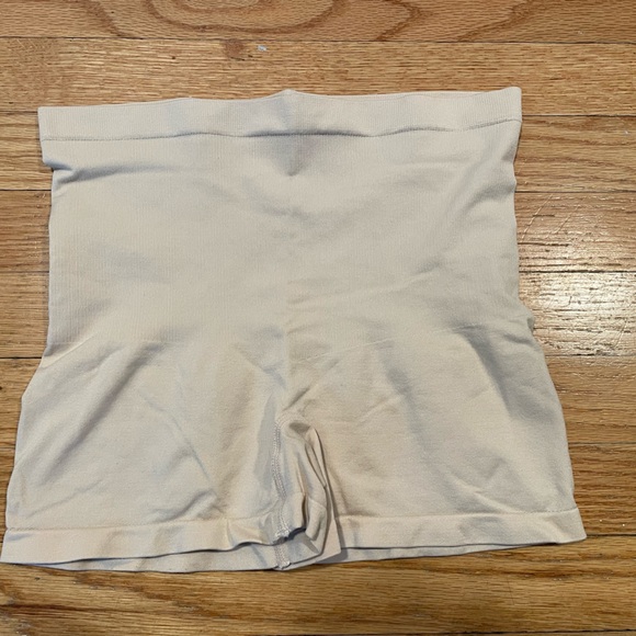 Skinny Girl Smoothers and Shapers Mini Short with Tummy Control - Size L - Picture 2 of 3